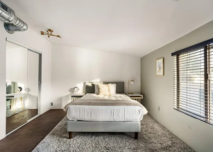 Holiday home Stylish Oasis In Arcadia: Private Pool Prime Location