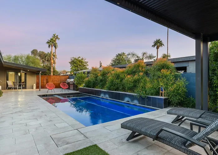 Holiday home Stylish Oasis In Arcadia: Private Pool Prime Location