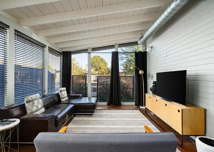 Stylish Oasis In Arcadia: Private Pool Prime Location Holiday home