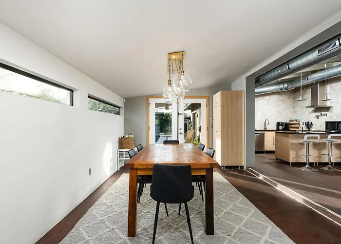 Stylish Oasis In Arcadia: Private Pool Prime Location *