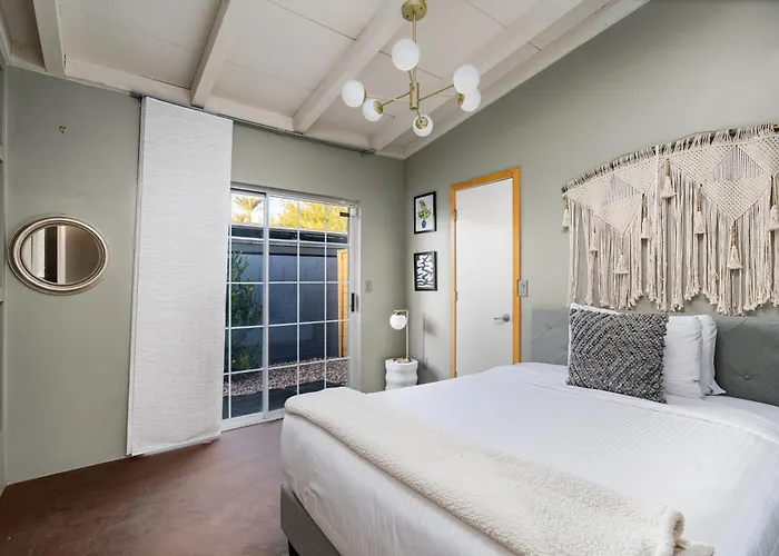 Stylish Oasis In Arcadia: Private Pool Prime Location *