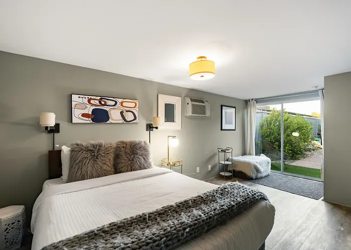 Holiday home Stylish Oasis In Arcadia: Private Pool Prime Location
