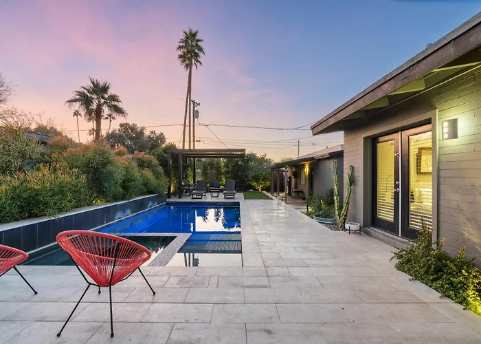 Holiday home Stylish Oasis In Arcadia: Private Pool Prime Location *