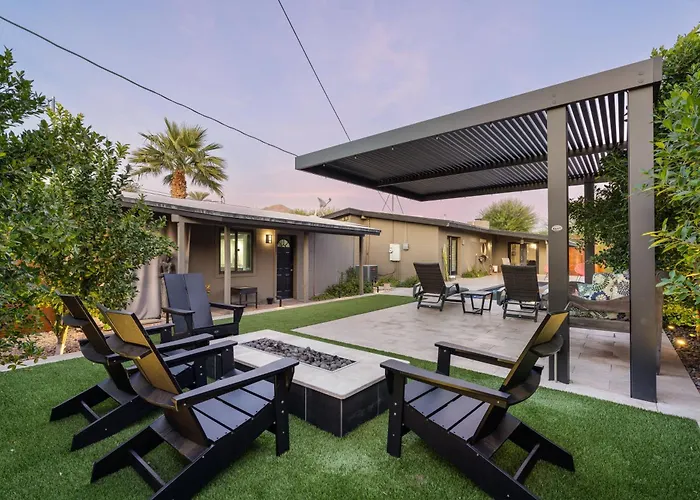 Stylish Oasis In Arcadia: Private Pool Prime Location