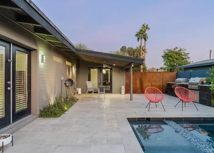 Stylish Oasis In Arcadia: Private Pool Prime Location Holiday home *