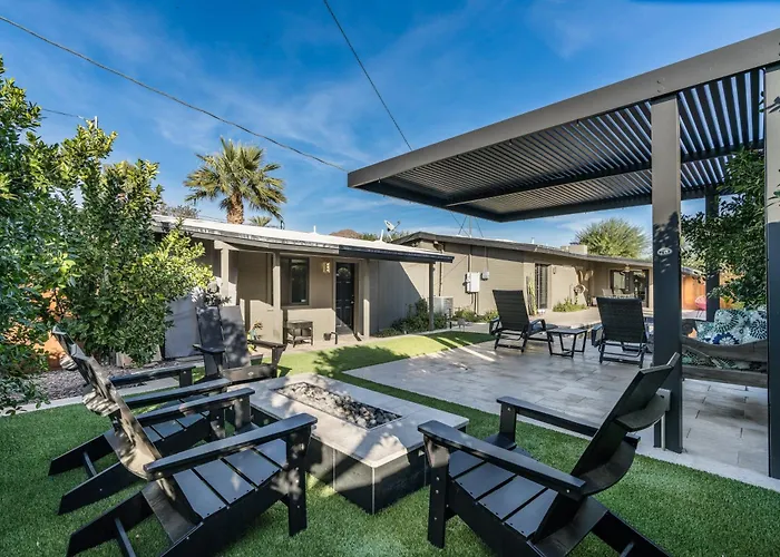 Holiday home Stylish Oasis In Arcadia: Private Pool Prime Location