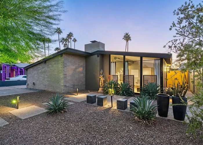 Stylish Oasis In Arcadia: Private Pool Prime Location